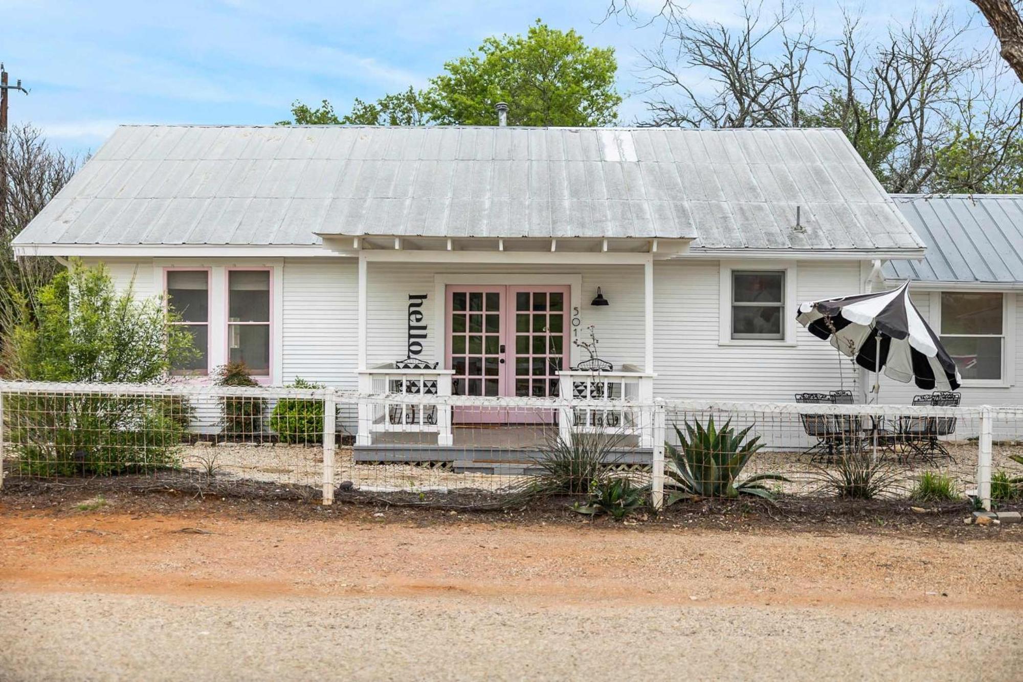 Villa Pink Duchess - Mins To Main Hot Tub & Fire Pit Fredericksburg Exterior foto